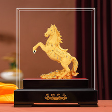 前程萬里，絨沙金馬 開啟商業饋贈與慶典的藝術之旅