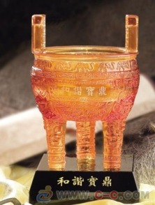 鼎工藝品 傳承經(jīng)典，象征吉祥——琉璃鼎擺件成奠基儀式與尾牙禮品首選
